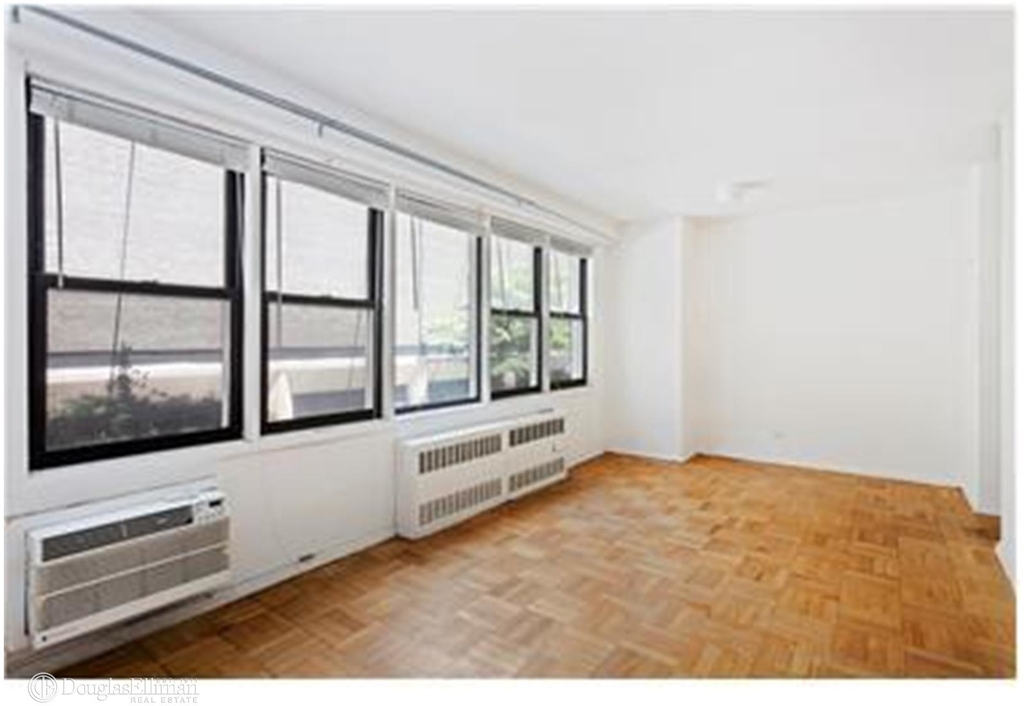 220 East 54th St - Photo 2