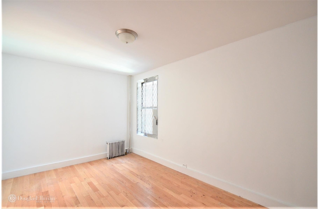 2707 Morris Avenue - Photo 1