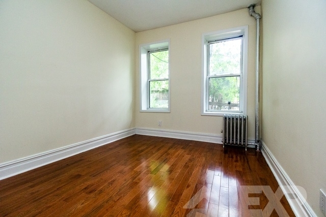 372 Montgomery St - Photo 1