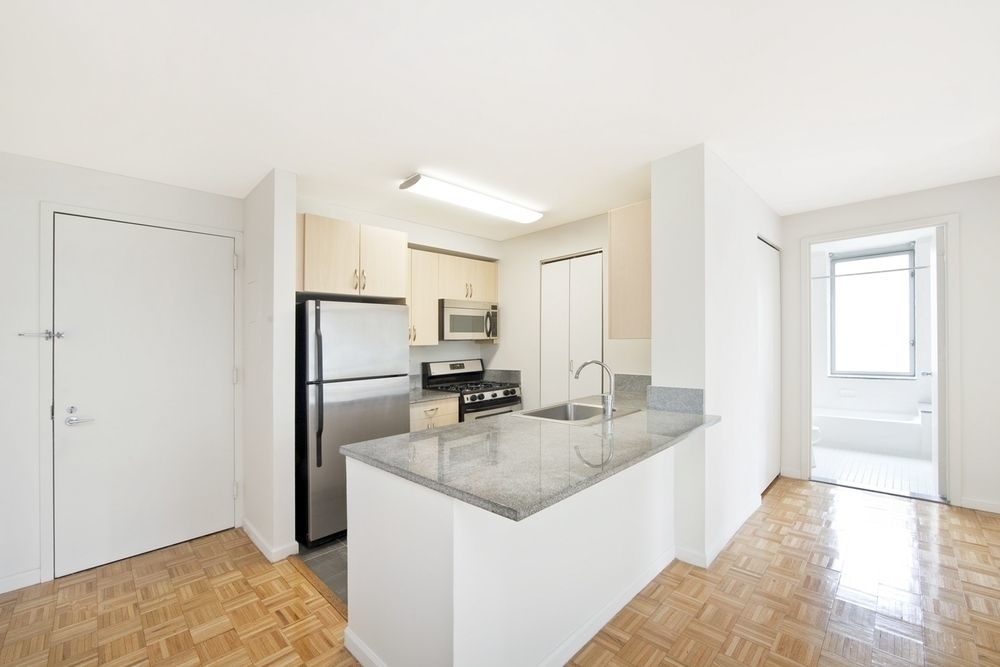 271 West 47th Street - Photo 2