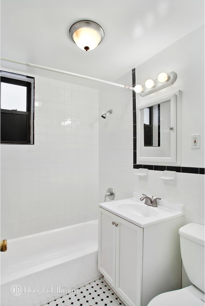 152 East 35th St - Photo 3