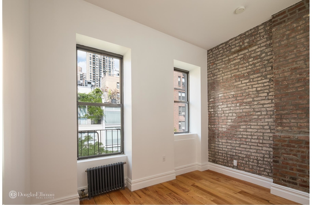 162 East 82nd St - Photo 1