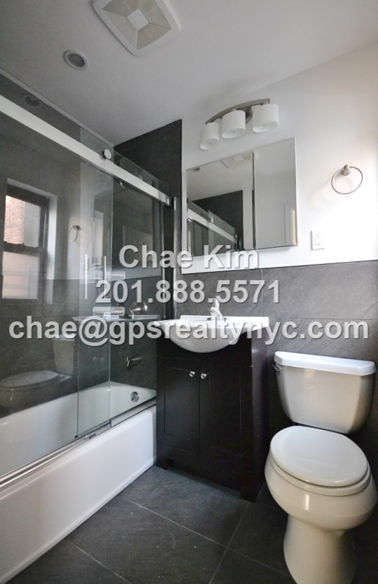 534 West 50th Street - Photo 5