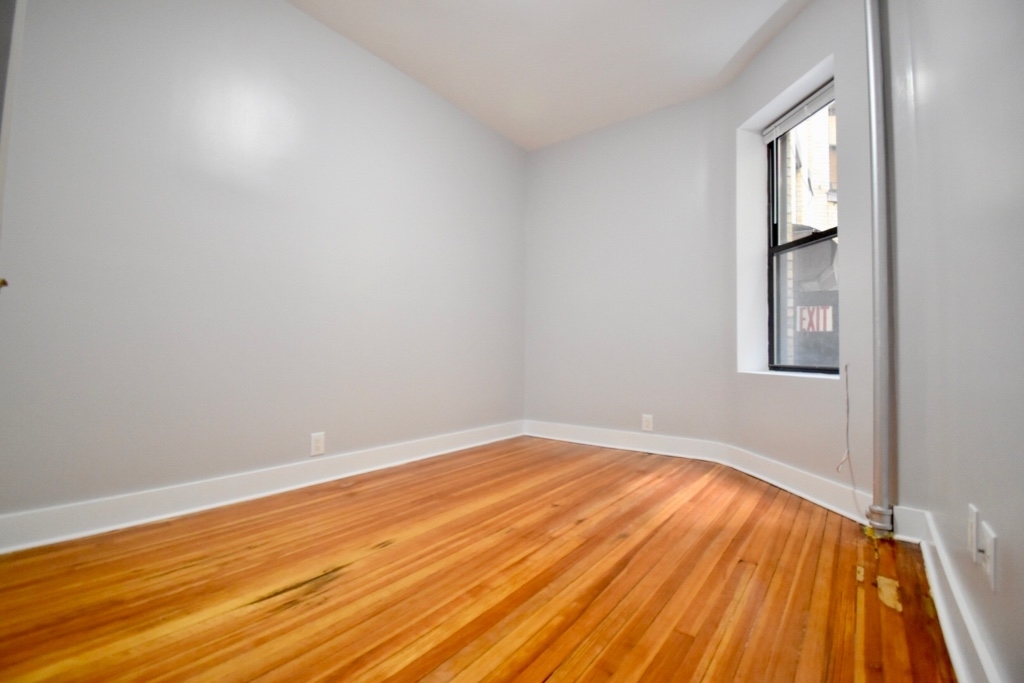 571 W 139th - Photo 9