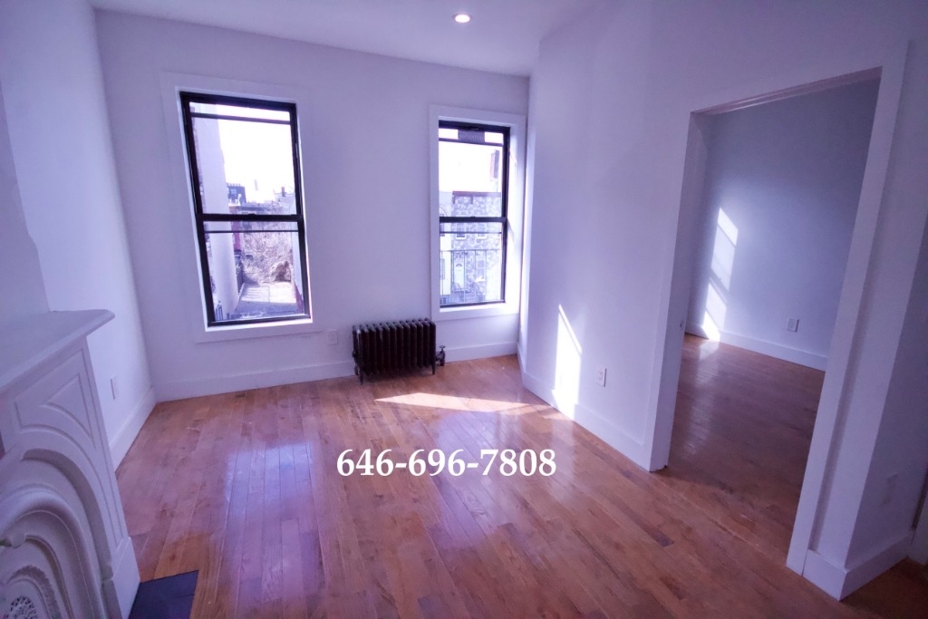 1130 Lafayette Ave - Photo 2