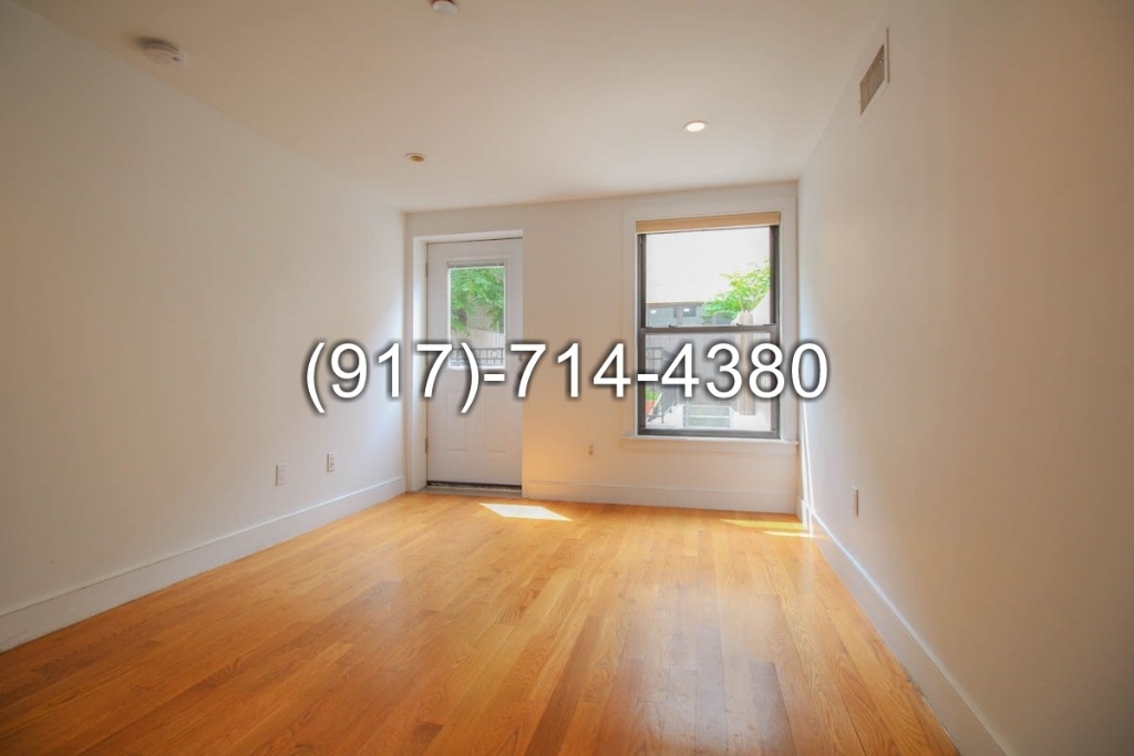 588 Franklin Ave - Photo 3