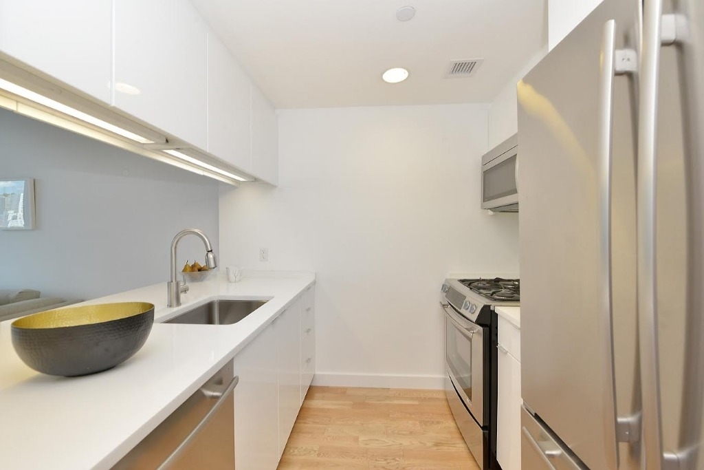  East 61 street - Photo 1