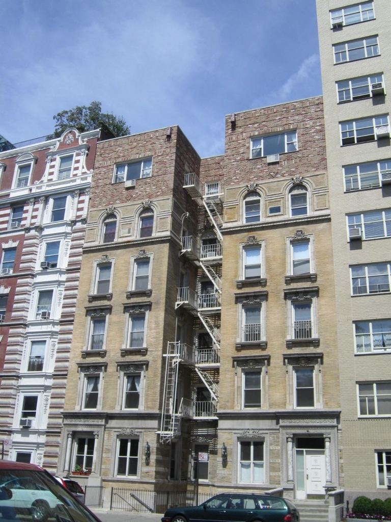 293 Central Park West - Photo 12