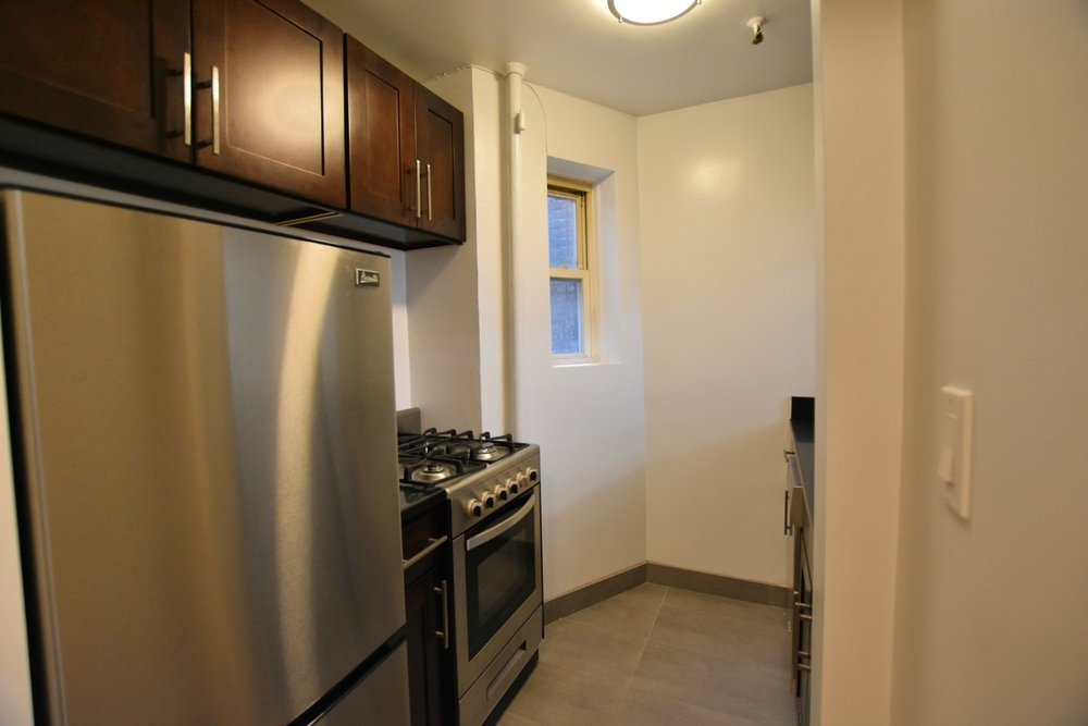 East 81st Street - Photo 2