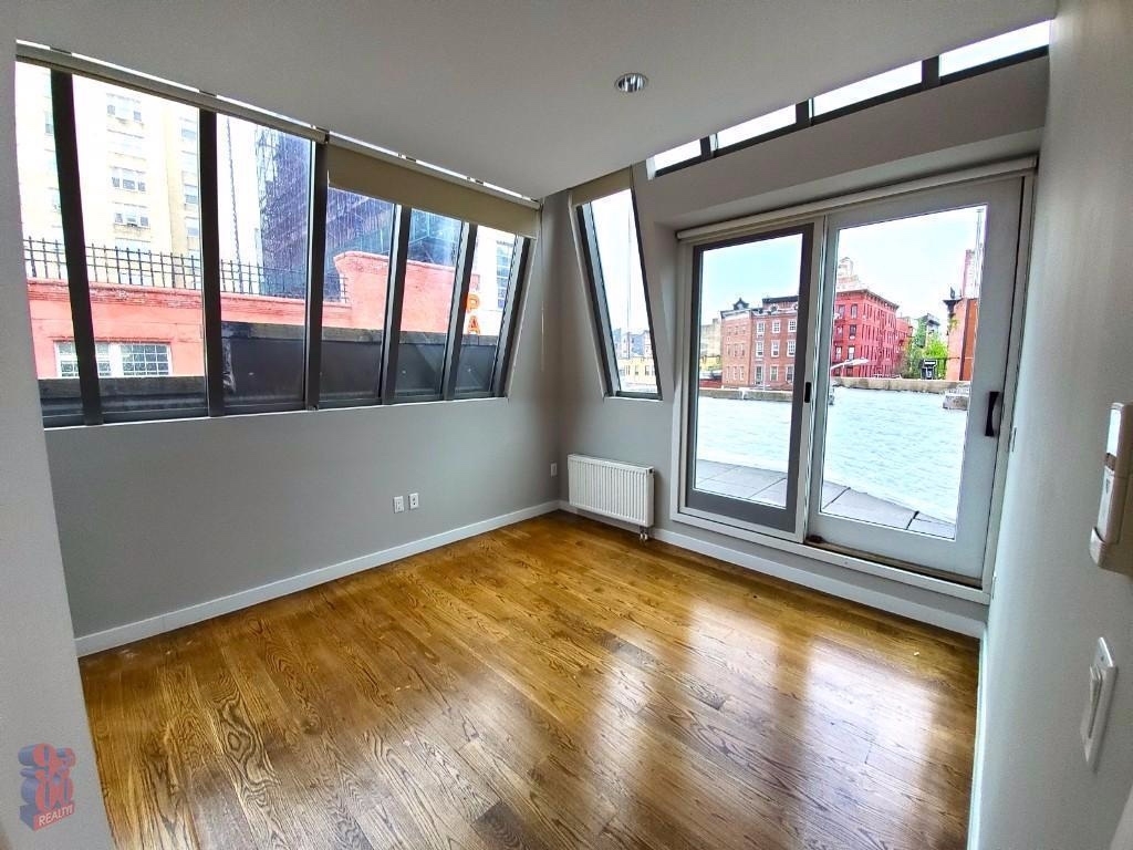 Renovated Townhouse with Laundry - Photo 6