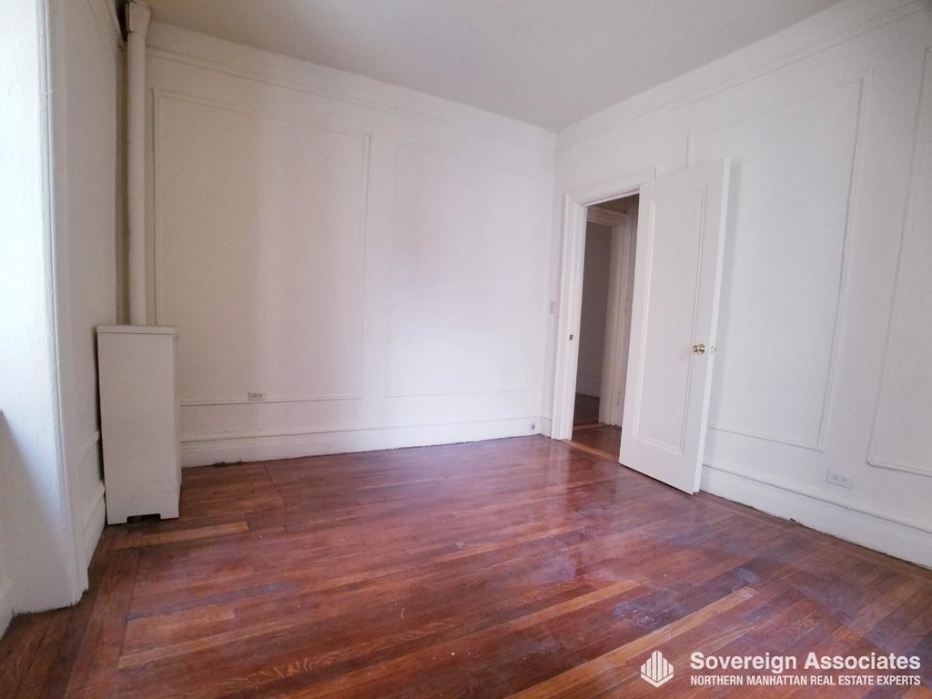 3657  Broadway - Photo 2