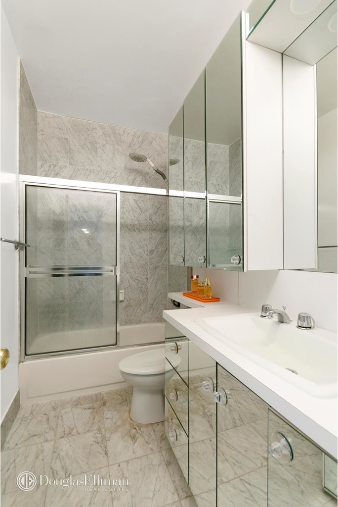 525 East 80th St - Photo 6