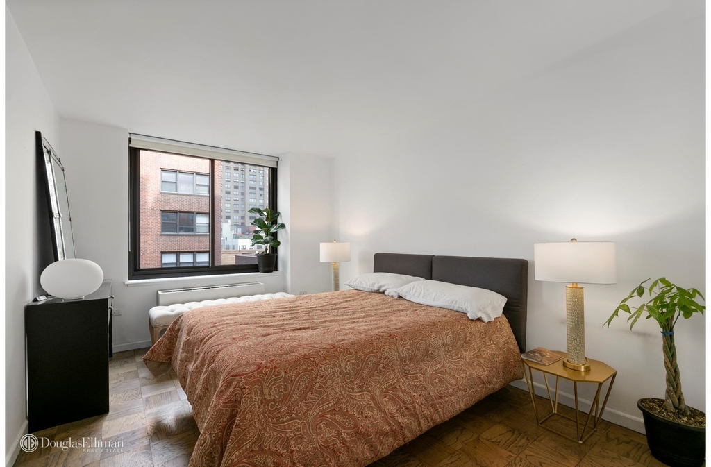 525 East 80th St - Photo 5