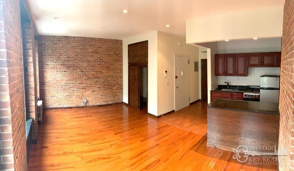 351 West46th Street - Photo 2