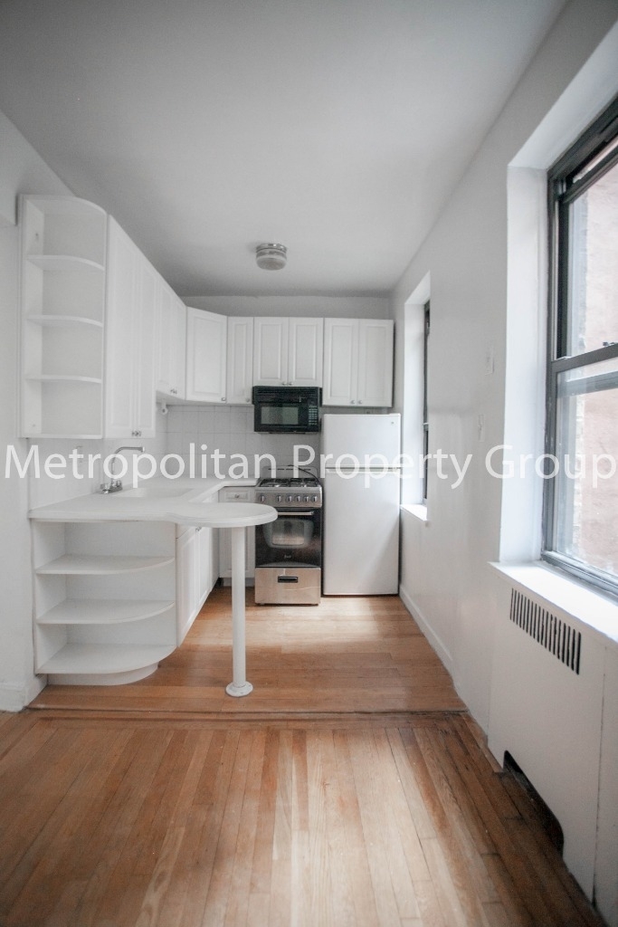 233 East 32nd street - Photo 1