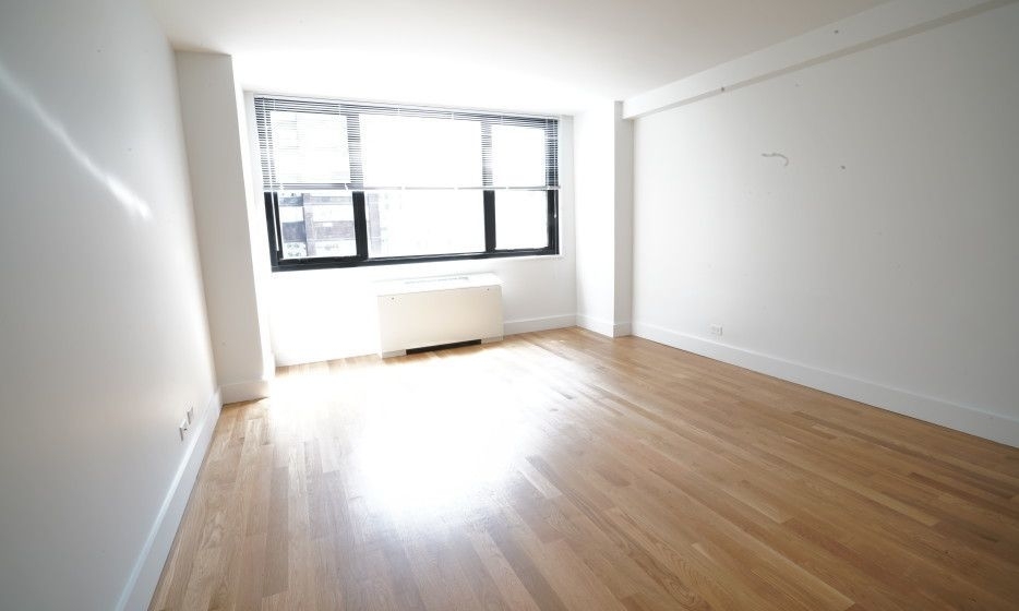 2 Bedroom 2 Bath on West 57th street with washer and dryer in the unit - Photo 2