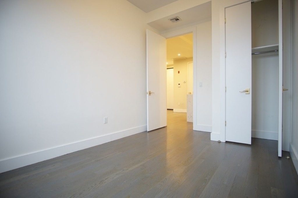 162 Stuyvesant Ave - Photo 5