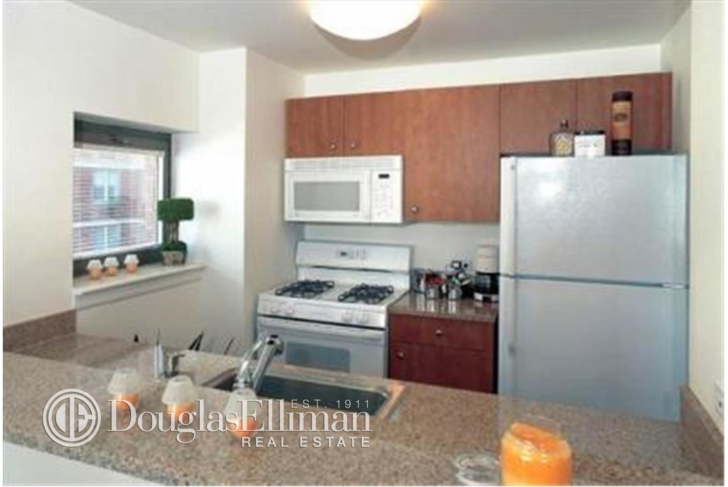 400 West 37th St - Photo 13