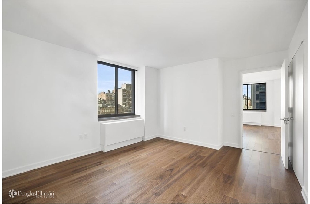 77 West 24th St - Photo 2