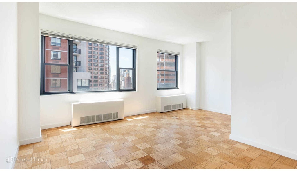 245 East 40th St - Photo 5