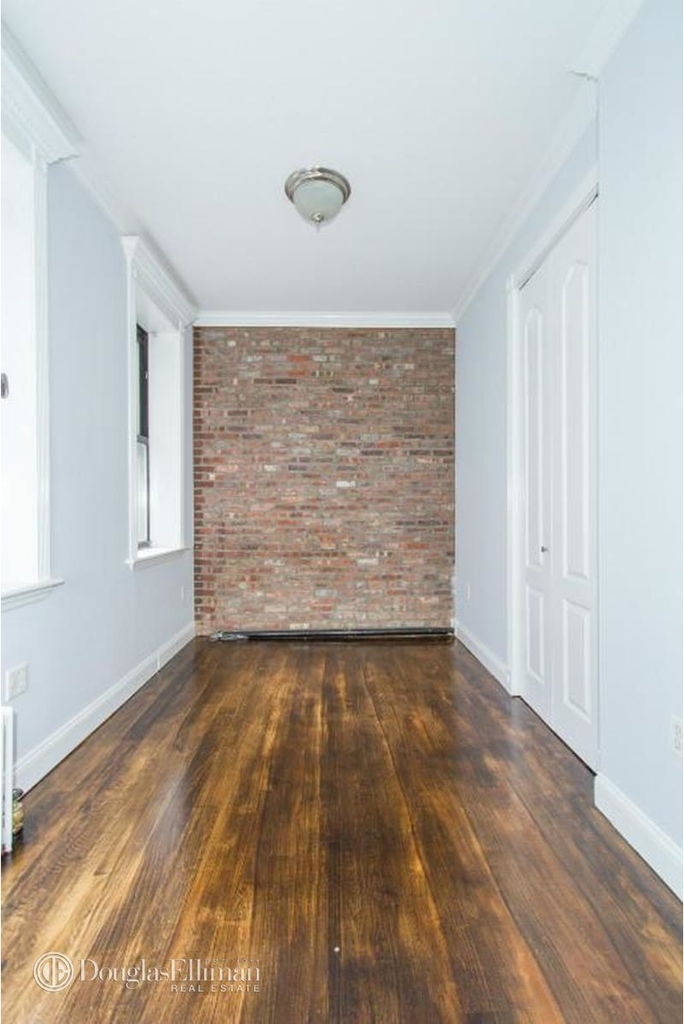 346 East 18th St - Photo 1