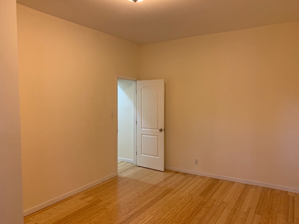 233 Ocean Pkwy - Photo 6