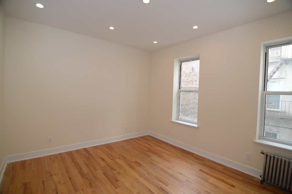 2325 Foster Avenue - Photo 2