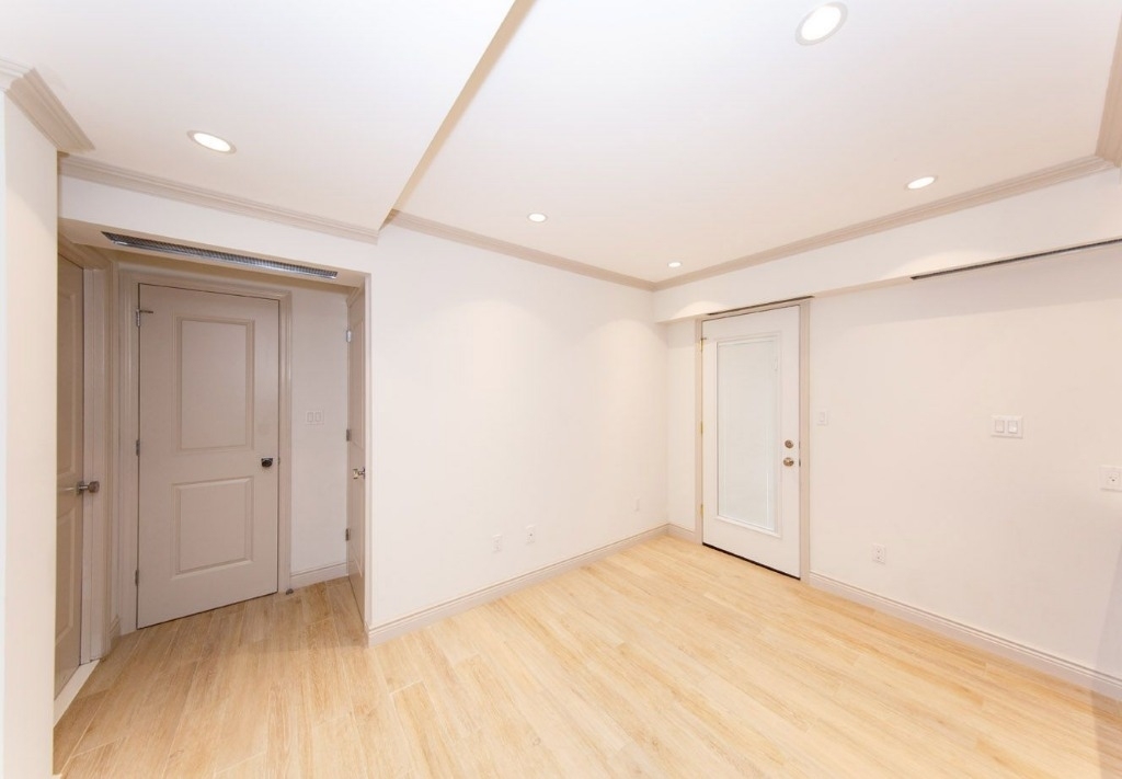 199 West 10th Street - Photo 2