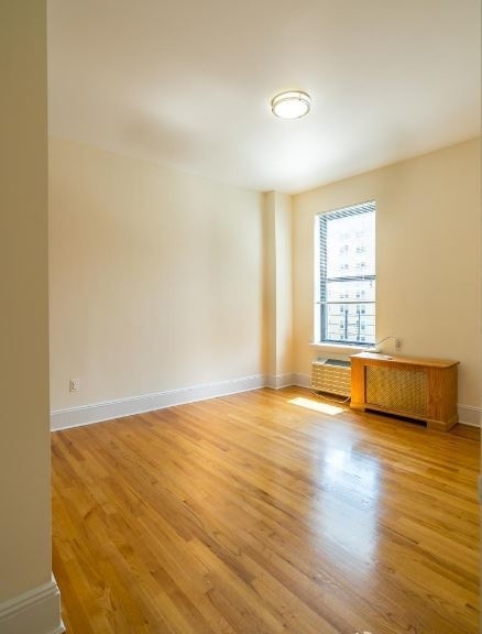 190 riverside drive  - Photo 3