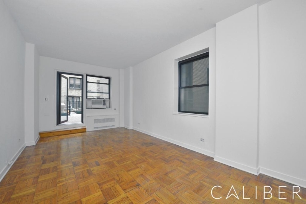 East  55 Street - Photo 4