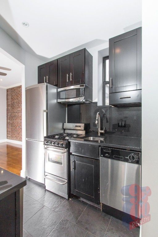 214 E 25th - Photo 2