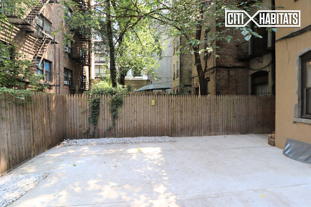 535 East 87th Street - Photo 1