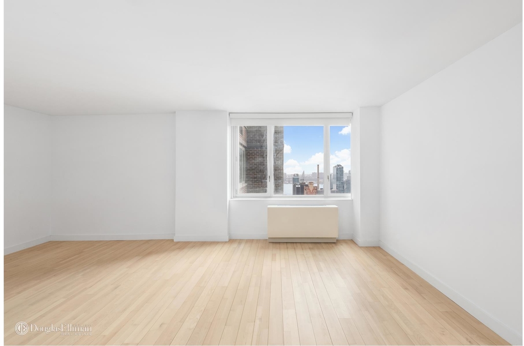 322 West 57th St - Photo 5