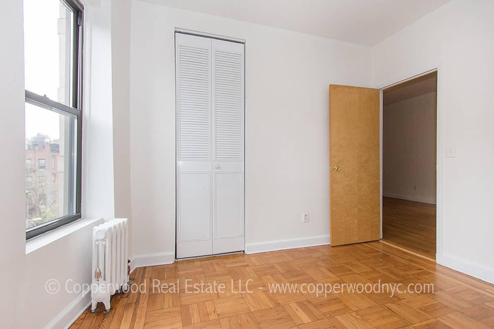 318 East 84th Street - Photo 2