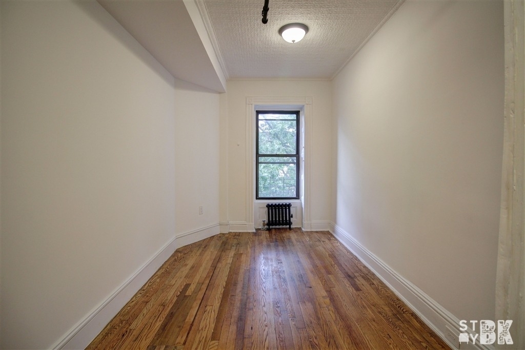 70 Halsey St  - Photo 6