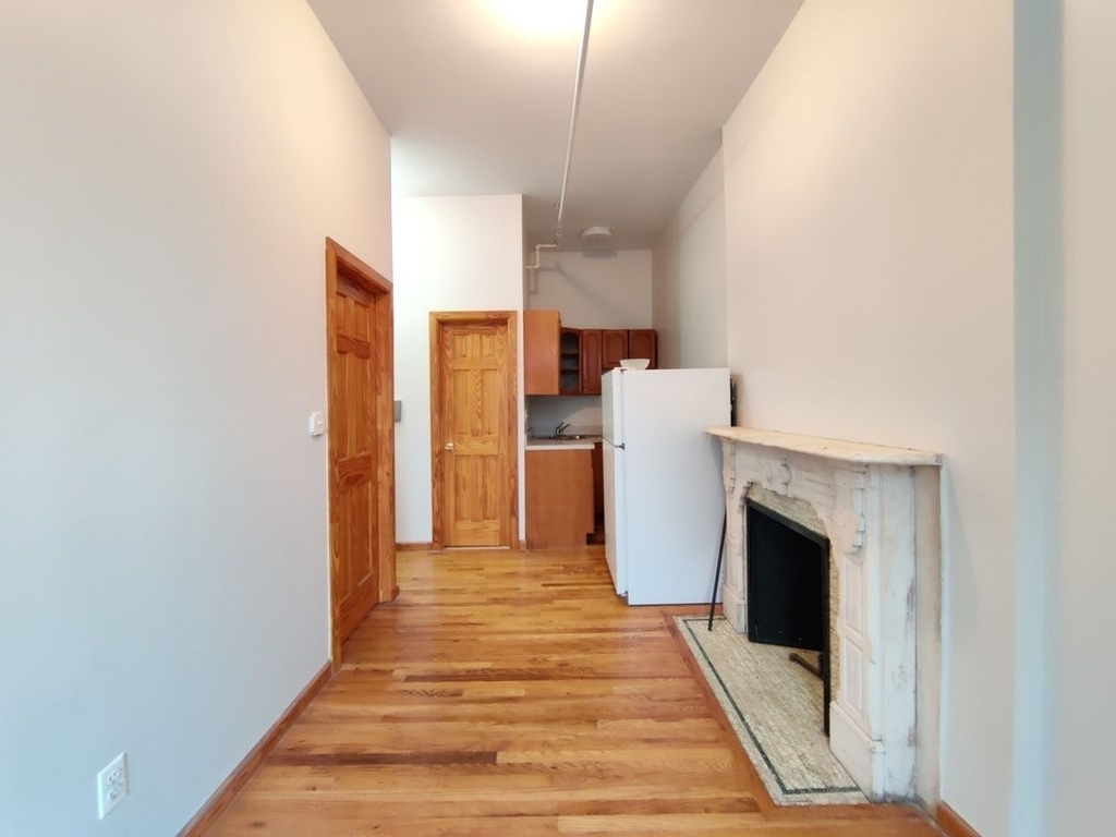 1119 Bergen St  - Photo 3