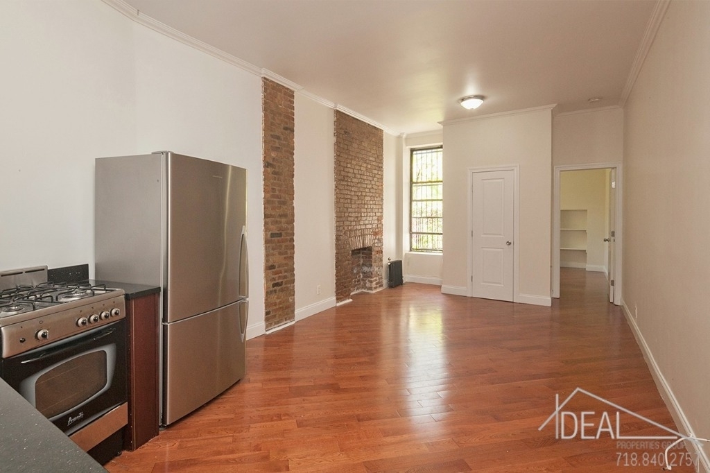 262 Saint James - Photo 1