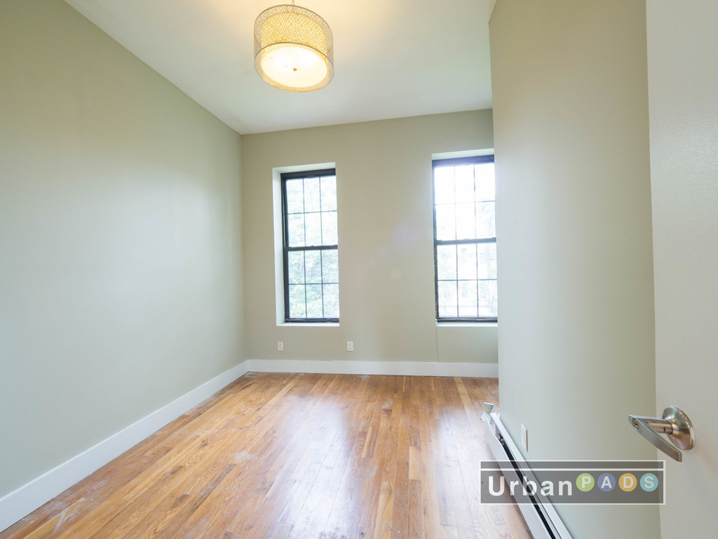 979 Greene Ave - Photo 7