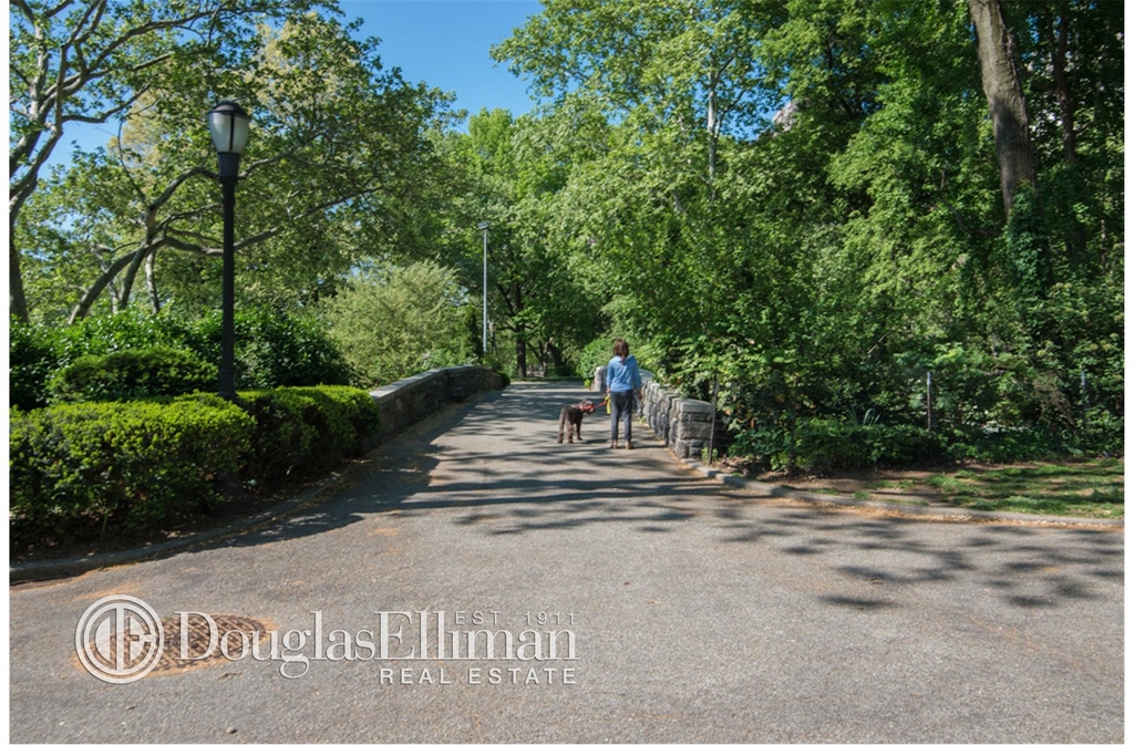 345 East 65th St - Photo 1