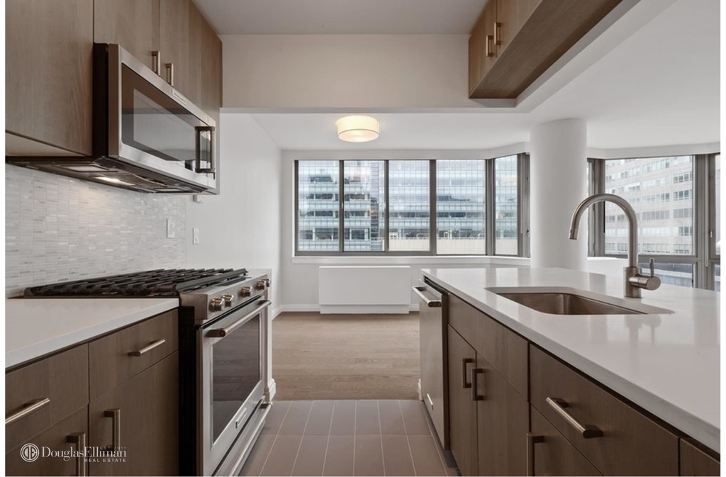 377 East 33rd St - Photo 13