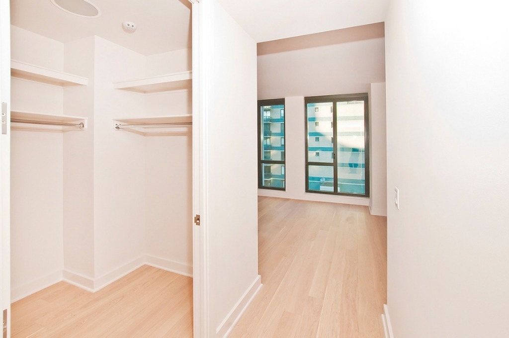 160 East 22nd Street - Photo 8