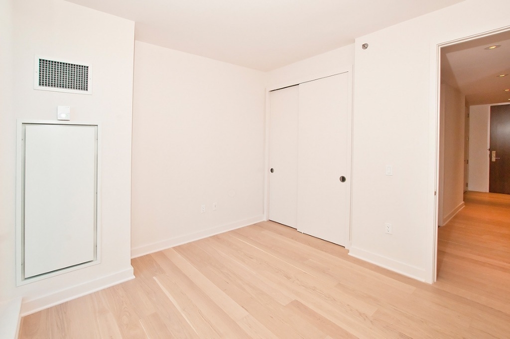 160 East 22nd Street - Photo 3