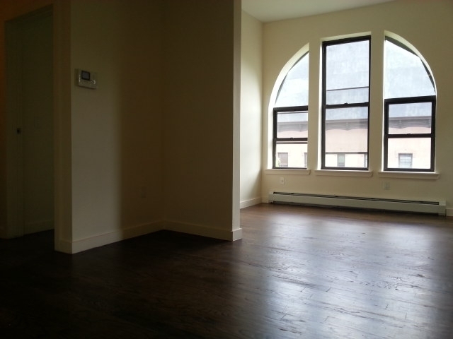 154 Adelphi Street - Photo 2