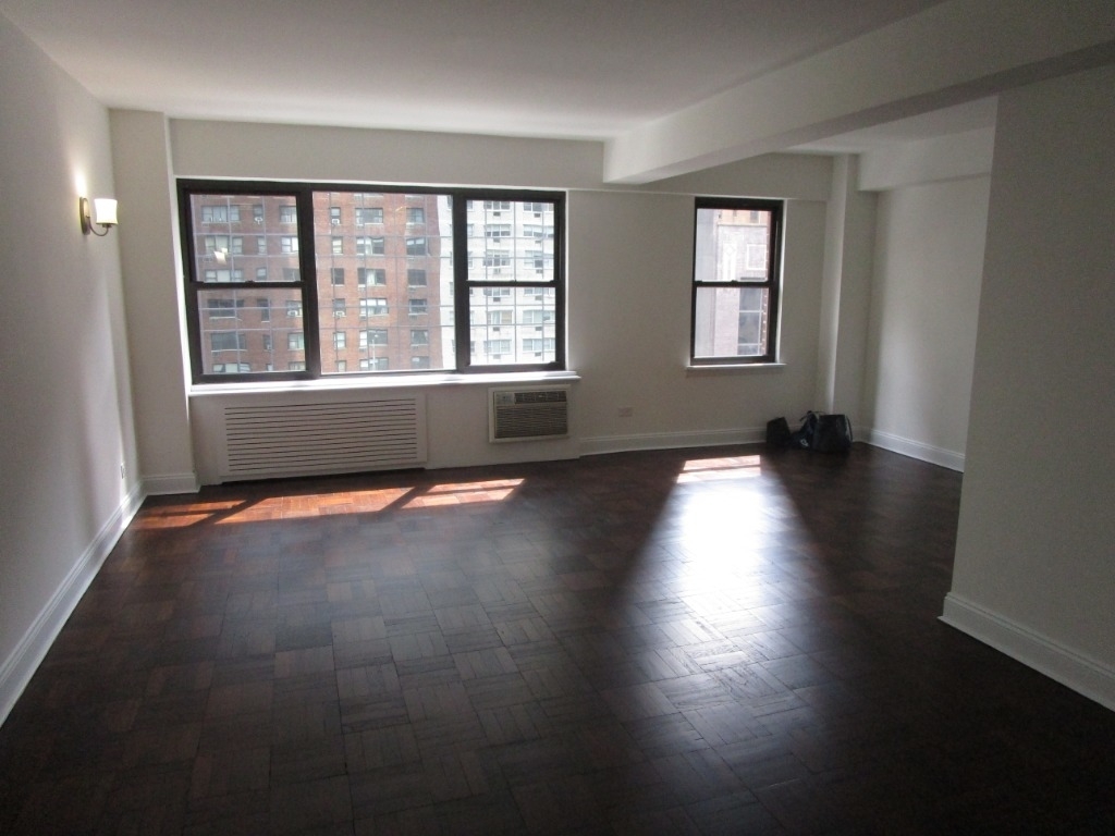 East 57 Street - Photo 2