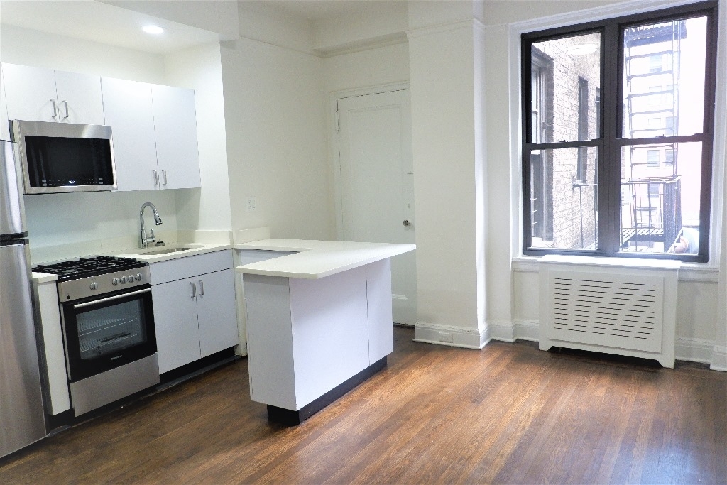 140 East 46th Street - Photo 2