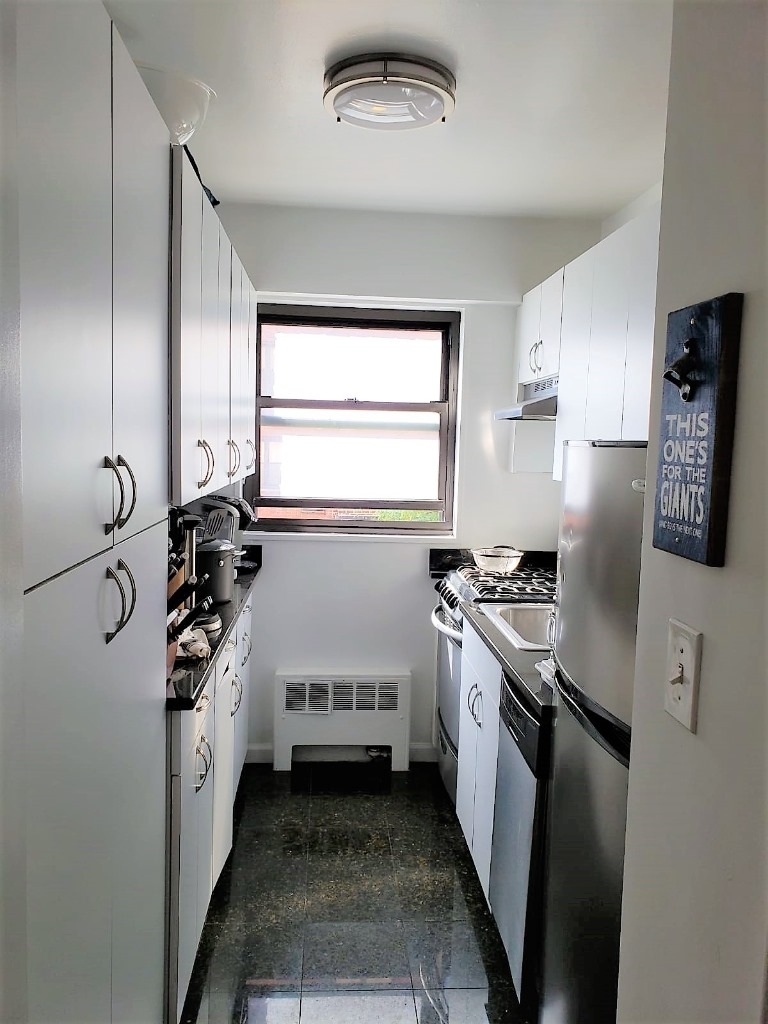 165 East 35th Street - Photo 1