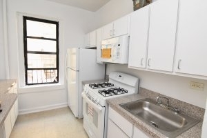 W 173rd Street - Photo 0