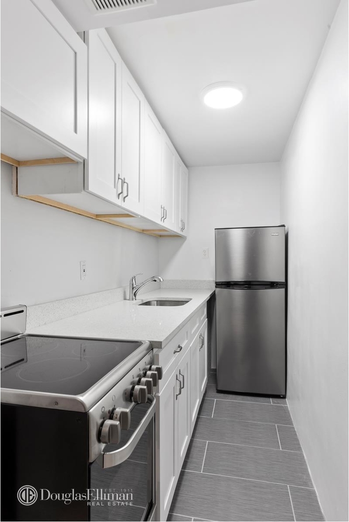 520 East 88th St - Photo 2