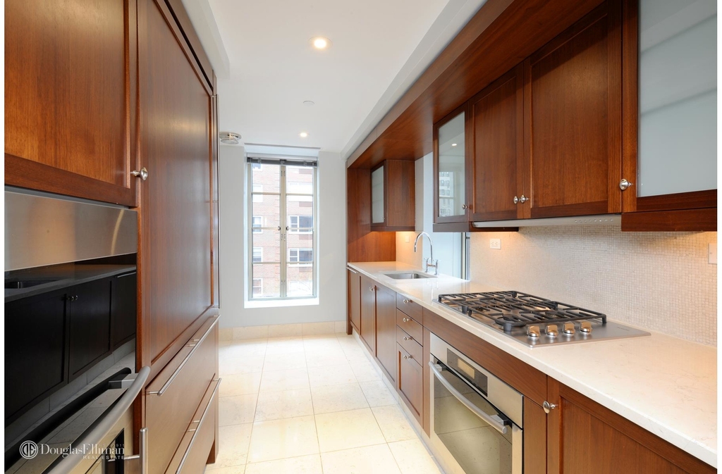 140 East 63rd St - Photo 5