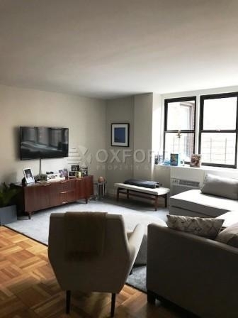 435 E 79th Street, 4G - Photo 2